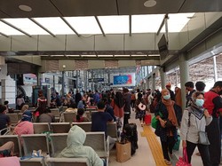 10 Ribu Penumpang Berangkat dari Stasiun Senen H-1 Larangan Mudik