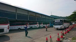 Terminal Bus Merak Sepi Penumpang Jelang Larangan Mudik