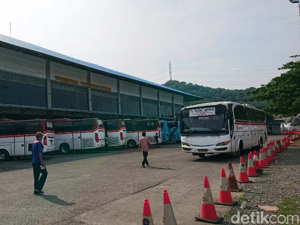 Terminal Bus Merak Sepi Penumpang Jelang Larangan Mudik