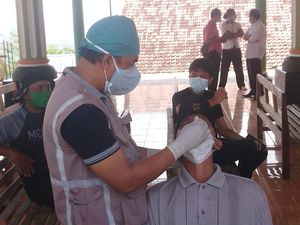 3 Orang Meninggal Positif COVID-19, Ratusan Warga Tulungagung Rapid Test