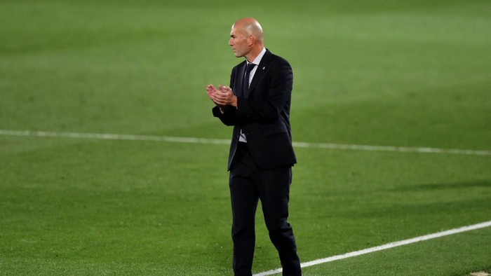 MADRID, SPAIN - SEPTEMBER 30: Zinedine Zidane, Head Coach of Real Madrid reacts during the La Liga Santander match between Real Madrid and Real Valladolid CF at Estadio Santiago Bernabeu on September 30, 2020 in Madrid, Spain. Football Stadiums around Europe remain empty due to the Coronavirus Pandemic as Government social distancing laws prohibit fans inside venues resulting in fixtures being played behind closed doors. (Photo by Gonzalo Arroyo Moreno/Getty Images)
