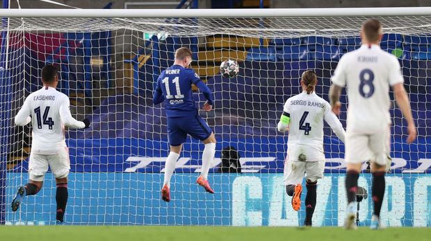 LONDON, ENGLAND - MAY 05: Timo Werner of Chelsea scores his team's first goal during the UEFA Champions League Semi Final Second Leg match between Chelsea and Real Madrid at Stamford Bridge on May 05, 2021 in London, England. Sporting stadiums around Europe remain under strict restrictions due to the Coronavirus Pandemic as Government social distancing laws prohibit fans inside venues resulting in games being played behind closed doors. (Photo by Clive Rose/Getty Images)