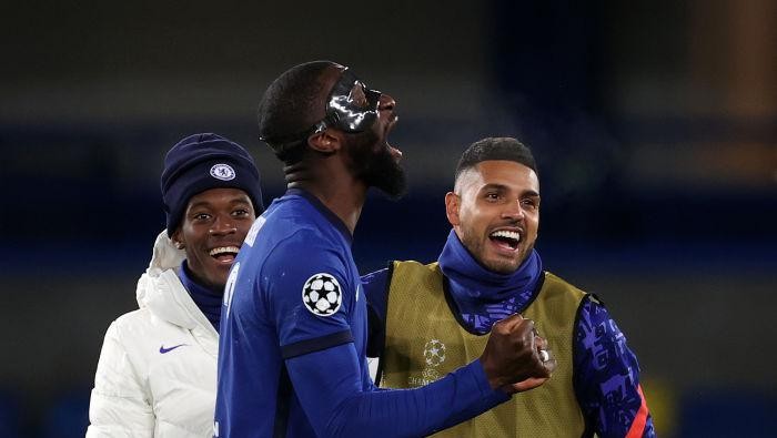 LONDON, ENGLAND - MAY 05: Callum Hudson-Odoi, Emerson Palmieri and Antonio Ruediger of Chelsea celebrate following the UEFA Champions League Semi Final Second Leg match between Chelsea and Real Madrid at Stamford Bridge on May 05, 2021 in London, England. Sporting stadiums around Europe remain under strict restrictions due to the Coronavirus Pandemic as Government social distancing laws prohibit fans inside venues resulting in games being played behind closed doors. (Photo by Clive Rose/Getty Images)