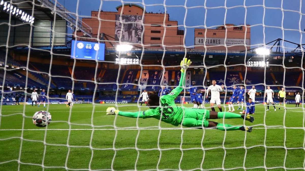 Edouard Mendy tampil gemilang saat Chelsea mengalahkan Real Madrid (Foto: Getty Images/Clive Rose)