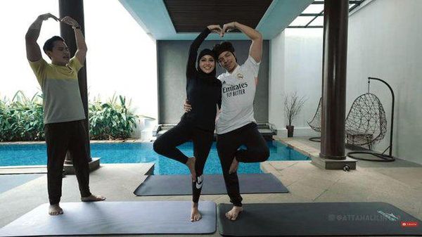 9 Aksi Atta Halilintar dan Aurel Hermansyah Yoga Kamasutra, Demi Dapat Anak