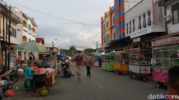 Berburu takjil ke Jalan Garuda Teater