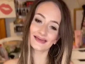 TikTokers Cantik Ini Viral Bikin Kaget, Selama Ini Ternyata Ompong TikTokers Cantik Ini Viral Bikin Kaget, Selama Ini Ternyata Ompong
