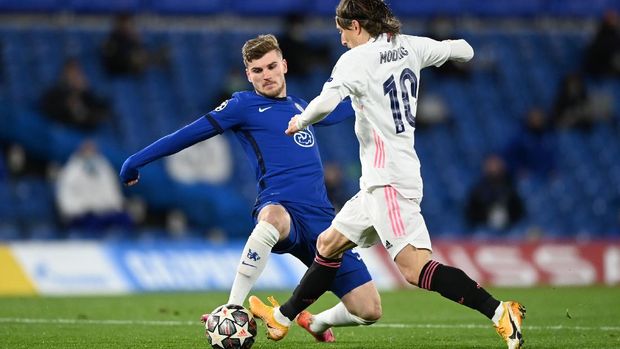Soccer Football - Champions League - Semi Final Second Leg - Chelsea v Real Madrid - Stamford Bridge, London, Britain - May 5, 2021 Chelsea's Timo Werner in action with Real Madrid's Luka Modric REUTERS/Toby Melville