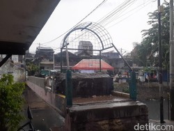 Diubah Jadi Taman, Akses Jembatan Kota Paris Ditutup Terali