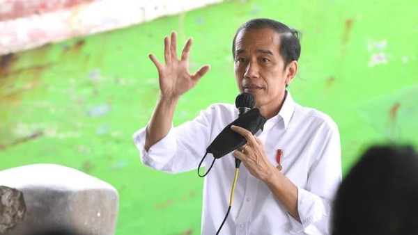 Ke Jatim, Jokowi Dialog Bareng Nelayan dan Tinjau Pabrik Perikanan Dalam kunjungan kerjanya ke Provinsi Jawa Timur, Presiden Joko Widodo (Jokowi) berdialog dengan para nelayan. Jokowi juga mengunjungi pabrik perikanan.