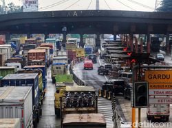 Pintu Tol Macet Lebih dari 1 Km Saat Mudik? Menhub Bilang Tarifnya Jadi Gratis