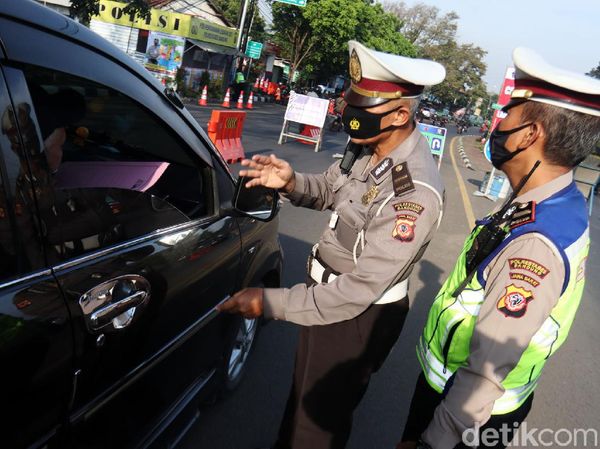 Mudik Disekat Kendaraan Luar Bandung Diputarbalik di Cibiru