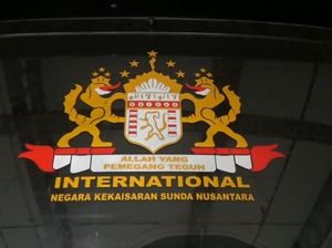 Sunda Nusantara: Berawal dari Nopol Nyeleneh Sampai Kantor di Depok Sunda Nusantara: Berawal dari Nopol Nyeleneh Sampai Kantor di Depok