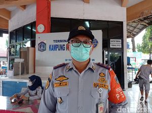 Mudik Dilarang, Petugas Cegah Travel Gelap Masuk Terminal Kp Rambutan