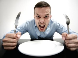 Apakah Mengeluh Lapar dan Membicarakan Makanan Bisa Membatalkan Puasa?