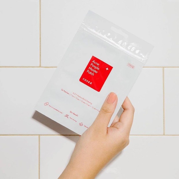 Mengenai jerawat, banyak wanita di Korea yang memakai pimple patches untuk jerawat ini. Karena menurut mereka pimple patches, dapat membantu mengatasi bintik-bintik di wajah mereka.