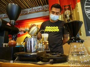 Menjajal Kopi Lokal di Seniman Coffee Menjajal Kopi Lokal di Seniman Coffee