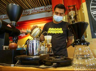 Menjajal Kopi Lokal di Seniman Coffee