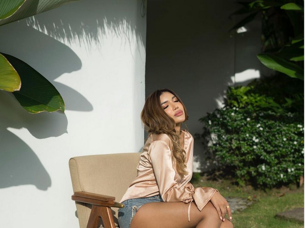 7 Penampilan Seksi Millen Cyrus di Bali yang Dinilai Tak Hormati Bulan Puasa 7 Penampilan Seksi Millen Cyrus di Bali yang Dinilai Tak Hormati Bulan Puasa