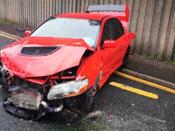 Yah Baru Sehari Dapat Hadiah Sedan Sport, Langsung Ringsek!