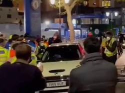 Kante Naik Mini Cooper, Dijaga Polisi dan Dielukan Fans Chelsea