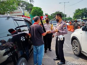 5 Mobil Pelat Malang hingga Bali Diputar Balik di Exit Tol Gunungsari 5 Mobil Pelat Malang hingga Bali Diputar Balik di Exit Tol Gunungsari
