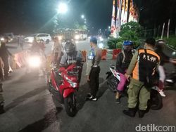 Penyekatan Larangan Mudik di Bundaran Cito, Puluhan Kendaraan Putar Balik