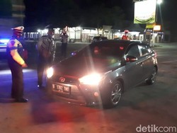 Mobil Pelat Luar Kota dan Bus AKAP Diputar Balik di Perbatasan Jatim-Jateng