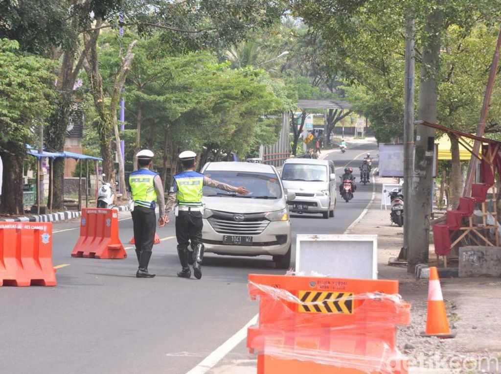 Lebih dari 400 Ribu Kendaraan Nekat Mudik Dihalau Polisi Lebih dari 400 Ribu Kendaraan Nekat Mudik Dihalau Polisi
