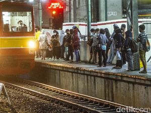 Polisi Buru Pelempar Batu ke KRL Bogor-Jatinegara