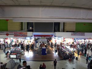 Petugas Berjaga, Begini Kondisi Pasar Tanah Abang Pagi Ini Petugas Berjaga, Begini Kondisi Pasar Tanah Abang Pagi Ini