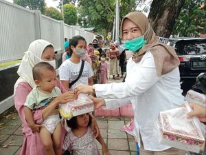 PIRA Sumbar Bagi Takjil, Andre Rosiade Ajak Kader Gerindra ke Lapangan