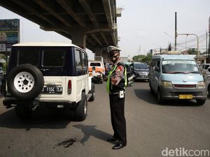 Polisi Juga Hadang Pemudik di Kota Bekasi Polisi Juga Hadang Pemudik di Kota Bekasi