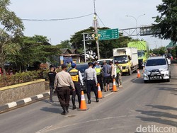 Larangan Mudik Hari Pertama: Ratusan Kendaraan di Perbatasan Bekasi Putar Balik