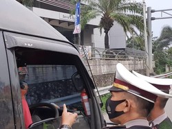 Puluhan Mobil Pribadi dari Jakarta Diputar Balik di Pintu Tol Bekasi Barat