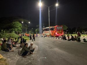 Larangan Mudik, Puluhan Penumpang Bus Tujuan Madura Terlantar di Suramadu Larangan Mudik, Puluhan Penumpang Bus Tujuan Madura Terlantar di Suramadu