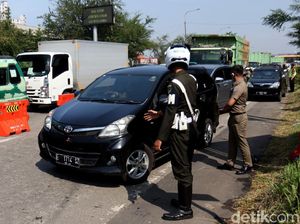 Ratusan Kendaraan di Exit Tol Buahbatu Terpaksa Putar Balik Ratusan Kendaraan di Exit Tol Buahbatu Terpaksa Putar Balik