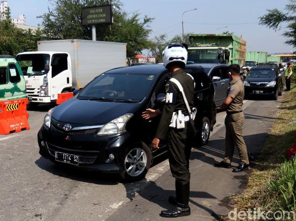 Ratusan Kendaraan di Exit Tol Buahbatu Terpaksa Putar Balik