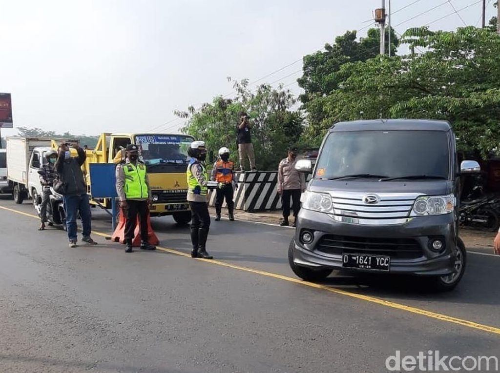 Ratusan Kendaraan Pemudik dari Arah Bandung Diputar Balik di Cianjur Ratusan Kendaraan Pemudik dari Arah Bandung Diputar Balik di Cianjur