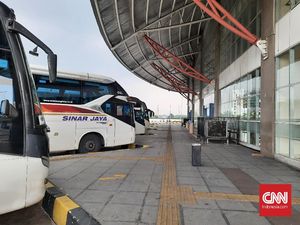 Ada Larangan Mudik, Penumpang Terminal Pulogebang Turun 90% Ada Larangan Mudik, Penumpang Terminal Pulogebang Turun 90%