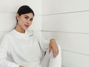9 Potret Rumah Baru Syahnaz Sadiqah, Kolam Renangnya ala Villa Bali 9 Potret Rumah Baru Syahnaz Sadiqah, Kolam Renangnya ala Villa Bali