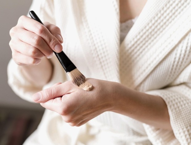 Mul-gwang alias glass skin adalah tentang hidrasi, alasan menambahkan face oil ke foundation dalam rutinitas berias adalah untuk meningkatkan hidrasi.