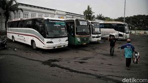 Hari Pertama Larangan Mudik Terminal Tanjung Priok Sepi