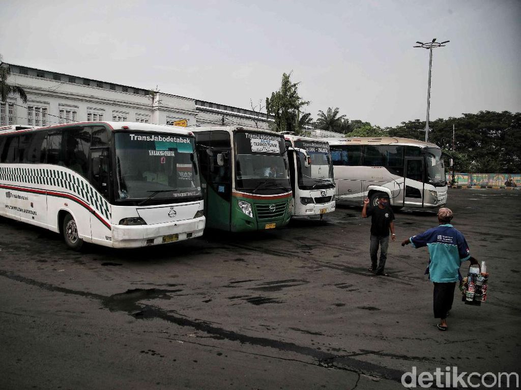 Hari Pertama Larangan Mudik Terminal Tanjung Priok Sepi Hari Pertama Larangan Mudik Terminal Tanjung Priok Sepi