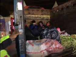 Detik-detik Truk di Tol Cikarang Barat Keciduk Bawa Pemudik