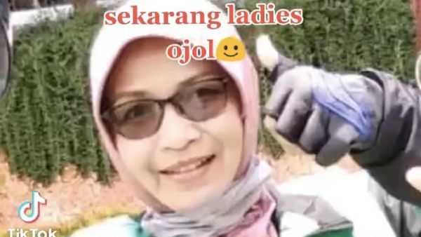 Ini Potret Wanita yang Dulu Istri Pejabat Kini Jadi Ojek Online di Cirebon