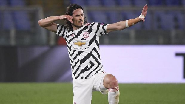 Soccer Football - Europa League - Semi Final Second Leg - AS Roma v Manchester United - Stadio Olimpico, Rome, Italy - May 6, 2021 Manchester United's Edinson Cavani celebrates scoring their second goal REUTERS/Alberto Lingria