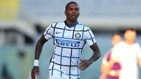 Ashley Young/Inggris. Juara Serie A di Inter Milan (2021). Foto: Getty Images/Gabriele Maltinti