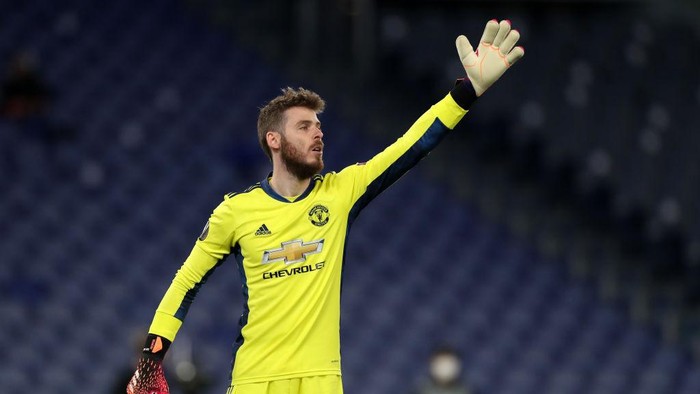 ROME, ITALY - MAY 06: David de Gea of Manchester United reacts during the UEFA Europa League Semi-final Second Leg match between AS Roma and Manchester United at Stadio Olimpico on May 06, 2021 in Rome, Italy. Sporting stadiums around Europe remain under strict restrictions due to the Coronavirus Pandemic as Government social distancing laws prohibit fans inside venues resulting in games being played behind closed doors. (Photo by Paolo Bruno/Getty Images)