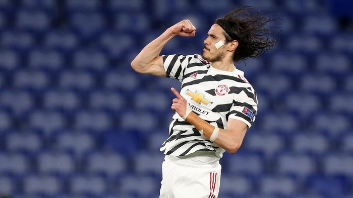 ROME, ITALY - MAY 06: Edinson Cavani of Manchester United celebrates after scoring their sides first goal during the UEFA Europa League Semi-final Second Leg match between AS Roma and Manchester United at Stadio Olimpico on May 06, 2021 in Rome, Italy. Sporting stadiums around Europe remain under strict restrictions due to the Coronavirus Pandemic as Government social distancing laws prohibit fans inside venues resulting in games being played behind closed doors. (Photo by Paolo Bruno/Getty Images)